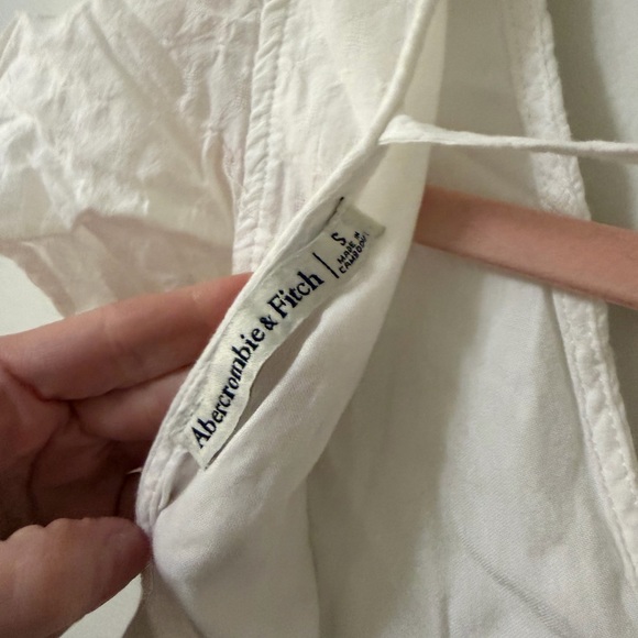 Abercrombie & Fitch White V-Neck Flutter Sleeve Peplum Top - Picture 4 of 4